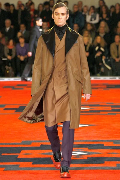 Look 25